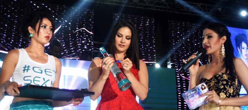 sunny-leone-in ktm